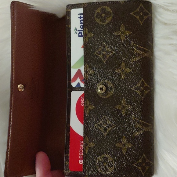 Louis Vuitton Signature Monogram Sarah Wallet - Picture 16 of 16